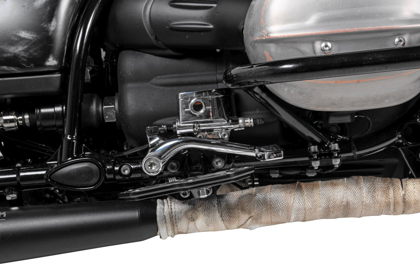 Комплект підніжок BLACK-T для BMW R18