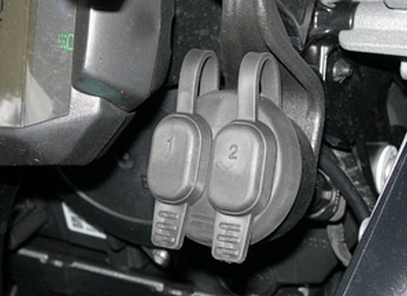 Подвійна USB розетка Plug-n-Play для мотоциклів BMW від Touratech