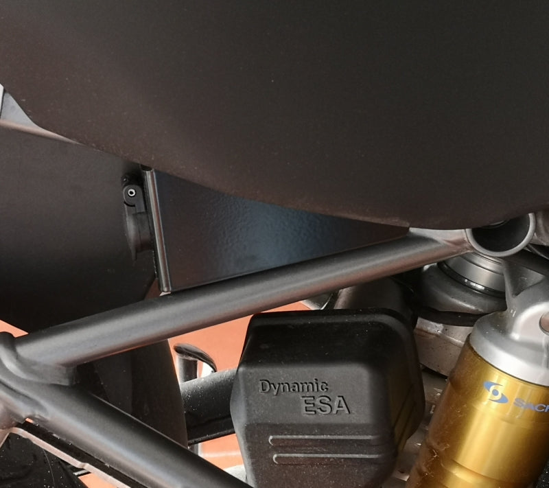 Комплект для перенесення розетки DIN для BMW R1250GS/ R1250GS Adventure/ R1200GS з 2013 року/ R1200GS Adventure з 2014 року від Touratech.