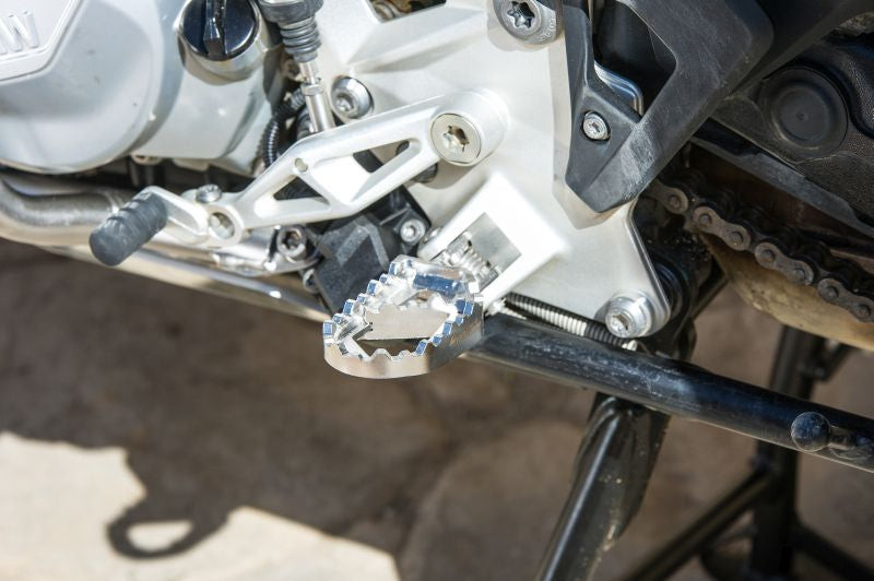 Преміальні  підніжки *Works* для BMW R1300GS/ Adventure, R1250GS/ Adventure, R1200GS (LC)/ Adventure (LC), F900GS/ Adventure, F850GS/ Adventure, F800GS (2024-), F750GS.