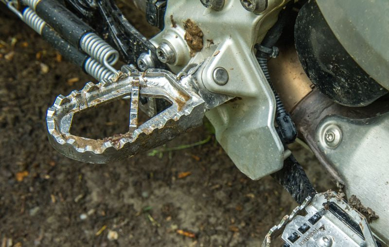 Преміальні  підніжки *Works* для BMW R1300GS/ Adventure, R1250GS/ Adventure, R1200GS (LC)/ Adventure (LC), F900GS/ Adventure, F850GS/ Adventure, F800GS (2024-), F750GS.