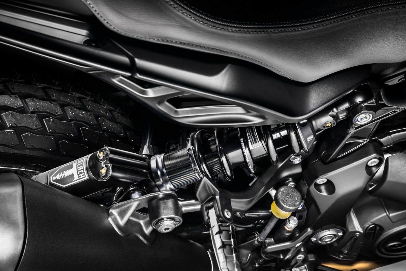 Амортизатор BLACK-T з пониженням (-30 мм) Stage3 з резервуаром для Indian FTR 1200 / FTR 1200 S (2019-2021) від преміального бренду Touratech.