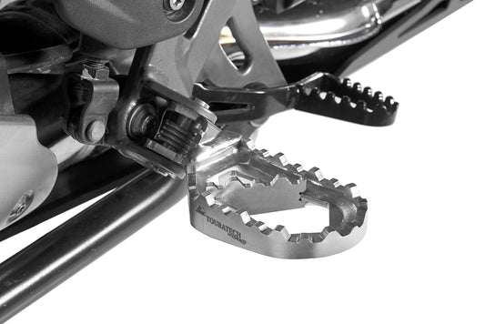 Преміальні  підніжки *Works*, занижені для BMW R1300GS/ Adventure, R1250GS/ Adventure, R1200GS (LC)/ Adventure (LC), F900GS/ Adventure, F850GS/ Adventure, F800GS (2024-), F750GS