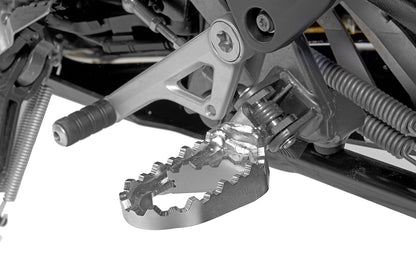 Преміальні  підніжки *Works*, занижені для BMW R1300GS/ Adventure, R1250GS/ Adventure, R1200GS (LC)/ Adventure (LC), F900GS/ Adventure, F850GS/ Adventure, F800GS (2024-), F750GS